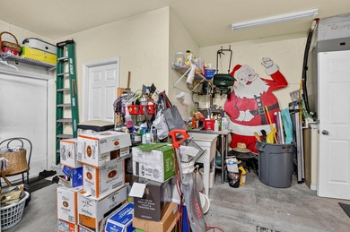 3 Bedroom 2 1/2 bath single family home. Vaulted ceilings - photo 41