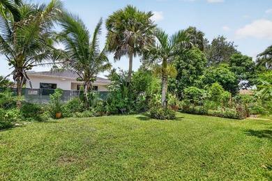 3 Bedroom 2 1/2 bath single family home. Vaulted ceilings - photo 49