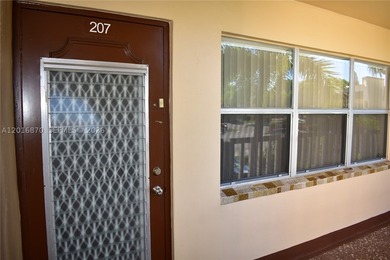 Very nicely kept condominium next to one of the swimming pools - photo 1