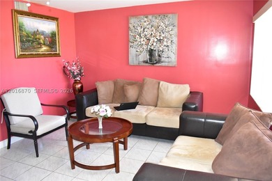 Very nicely kept condominium next to one of the swimming pools - photo 2