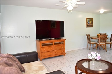 Very nicely kept condominium next to one of the swimming pools - photo 4