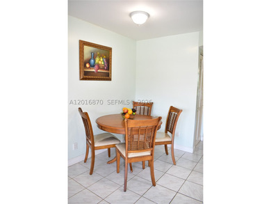 Very nicely kept condominium next to one of the swimming pools - photo 5