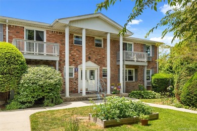 Enjoy waterfront living in this beautifully renovated - photo 1