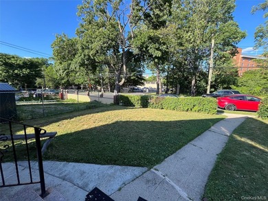 Four-bedroom, 1.5-bath brick Colonial in a prime location just - photo 4