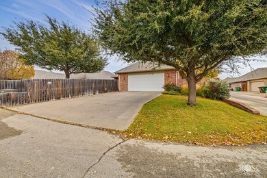 Welcome to 5533 Club Park Way in San Angelo's desirable Bentwood - photo 31