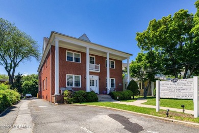 First time offered. Approximately 4800 square feet office - photo 3