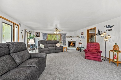 Lotus Lake - This impressive 4 bedroom, 2 bath home boasts over - photo 4