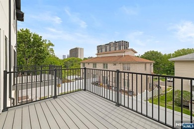 Stunning modern new construction new foundation unit in the - photo 5