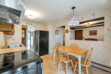 Rare and incredibly unique expanded oversized Colonial offering - photo 18