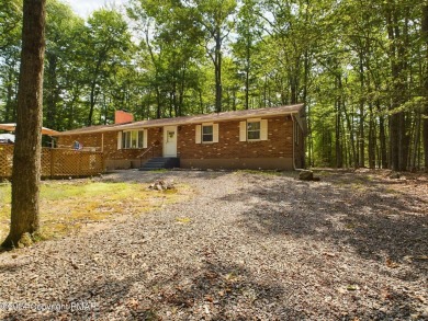 Arrowhead Lake Home For Sale in Pocono Lake Pennsylvania