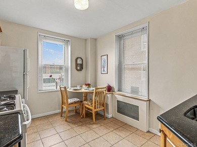 Bright and beautifully updated 2-bedroom move-in ready co-op in - photo 8