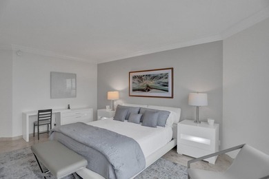 Beautifully Renovated wrap-around condo features 3BR, 2.5BA with - photo 13