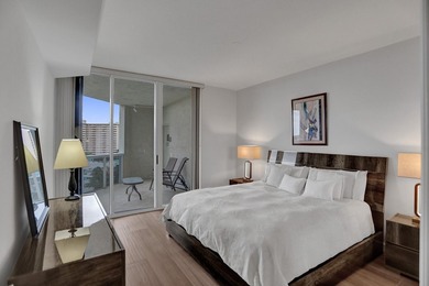 Beautifully Renovated wrap-around condo features 3BR, 2.5BA with - photo 17