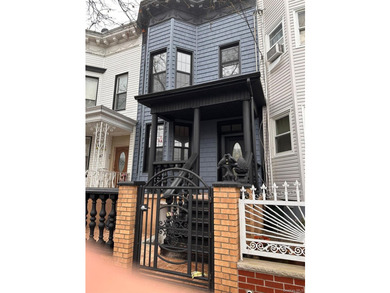 Beautiful Sunny Home in Prime Brooklyn Near Woodhaven, Queens - photo 1