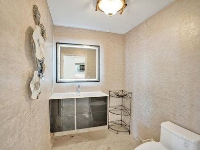 Beautifully Renovated wrap-around condo features 3BR, 2.5BA with - photo 21