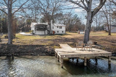 Waterfront living at its best! This newly renovated one-story - photo 4