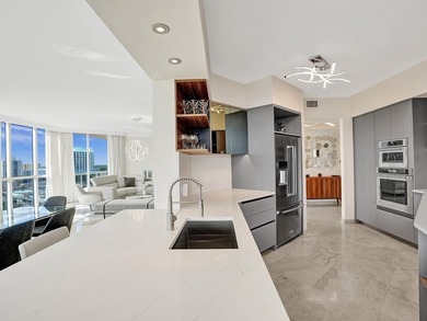 Beautifully Renovated wrap-around condo features 3BR, 2.5BA with - photo 24