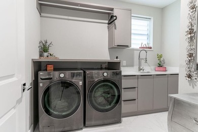 Experience of luxury living in this 2021 custom-built - photo 26