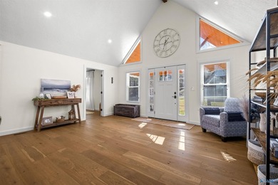 Waterfront living at its best! This newly renovated one-story - photo 8