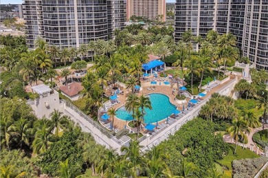 Beautifully Renovated wrap-around condo features 3BR, 2.5BA with - photo 36