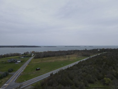 An estate sized property awaits you near the shores of Lake - photo 37