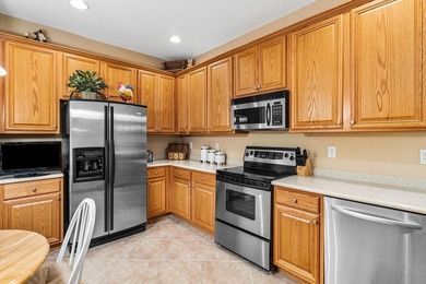 3 BD | 2.5 BA lakefront home in Addison Lakes offering a - photo 4