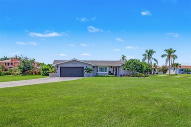 Welcome to this beautifully updated 3-bedroom, 2-bathroom pool - photo 3