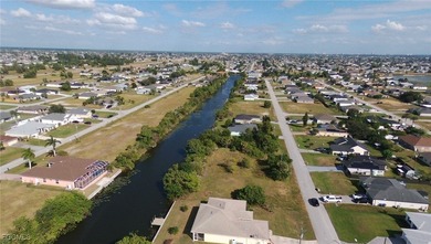 Beautiful Canal-View Lot with Lake Access. Enjoy kayaking and - photo 8
