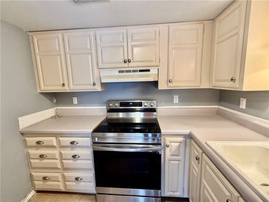 Updated two-level, three-bedroom, two-bath townhouse in Drake - photo 11