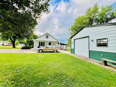 Nice, 3 Bedroom / 2 Bath House & 20ft x 25ft Detached Garage on - photo 12