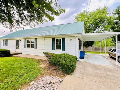 Nice, 3 Bedroom / 2 Bath House & 20ft x 25ft Detached Garage on - photo 14