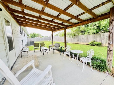 Nice, 3 Bedroom / 2 Bath House & 20ft x 25ft Detached Garage on - photo 16