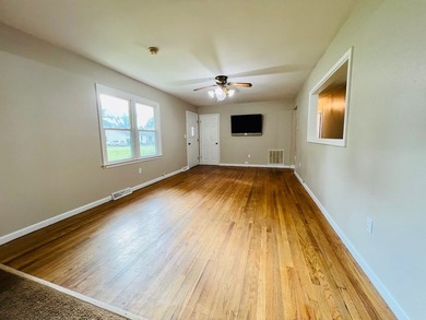 Nice, 3 Bedroom / 2 Bath House & 20ft x 25ft Detached Garage on - photo 20