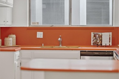 Welcome to this spacious 4-bedroom, 2-bathroom home offering 1 - photo 27