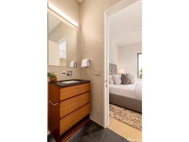 An exceedingly rare offering - a modern architectural tour de - photo 29