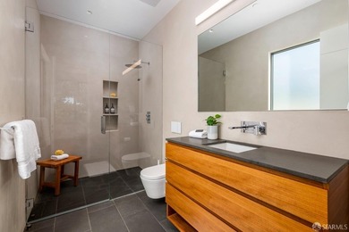 An exceedingly rare offering - a modern architectural tour de - photo 32