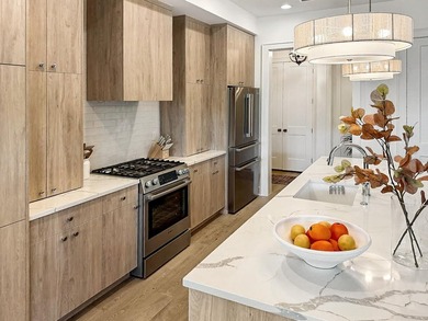 EXPERIENCE WATERFRONT LUXURY ON DANIEL ISLAND! Discover a - photo 9