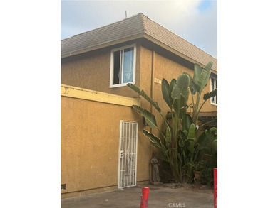 Townhome in the Beautiful city of Santa Ana with a half bathroom - photo 1