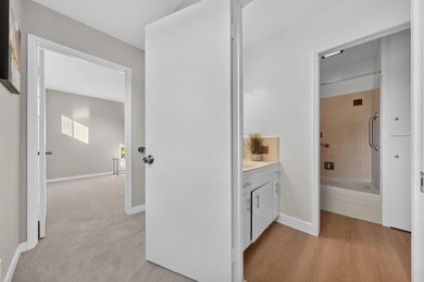 Welcome to this spacious 4-bedroom, 2-bathroom home offering 1 - photo 46
