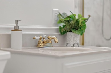 Welcome to this spacious 4-bedroom, 2-bathroom home offering 1 - photo 47