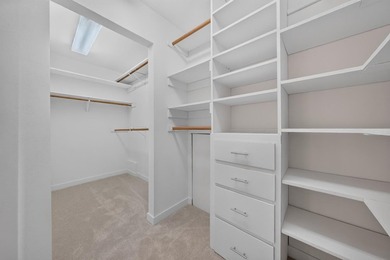Welcome to this spacious 4-bedroom, 2-bathroom home offering 1 - photo 49