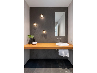 An exceedingly rare offering - a modern architectural tour de - photo 49