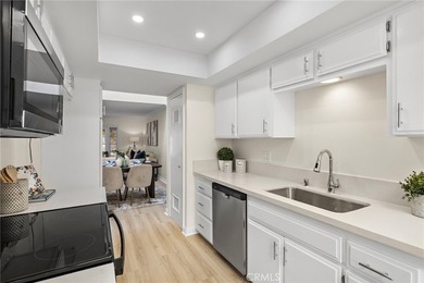 There is an effortless rhythm to this Huntington Beach residence - photo 7