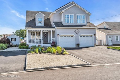 Custom-Built Expansive 4 Bedroom lives like 5, 2.5 Bath - photo 7
