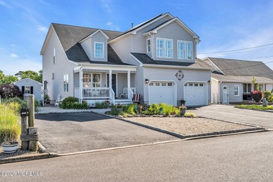 Custom-Built Expansive 4 Bedroom lives like 5, 2.5 Bath - photo 8