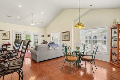 Welcome to this delightful three-bedroom, two-bathroom end unit - photo 8