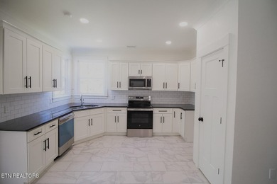 Tellico Village Living - Brand New Craftsman Home with Bonus - photo 8