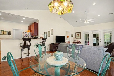 Welcome to this delightful three-bedroom, two-bathroom end unit - photo 9