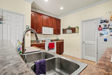 Welcome to this delightful three-bedroom, two-bathroom end unit - photo 10
