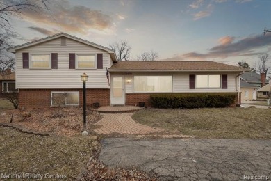 Cooley Lake Home Sale Pending in White Lake Michigan